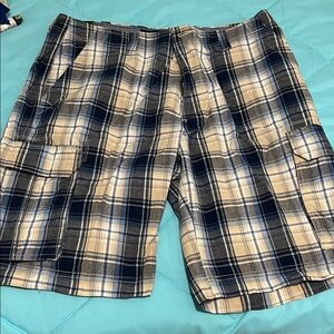 St. John's Bay Blue and Tan Plaid Men's Flat Front Shorts